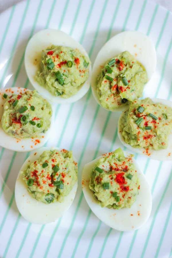 Plat savoureux avec guacamole